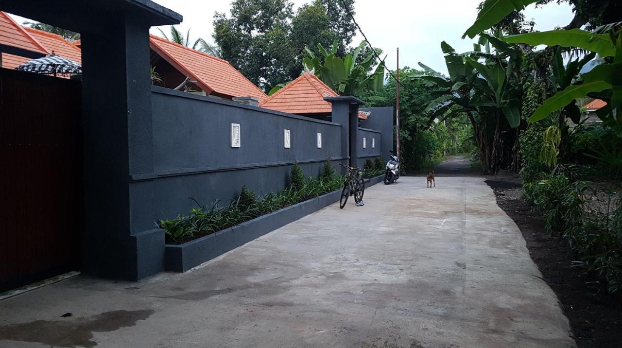 Mias Jungle House Hotel Lovina  Exterior photo