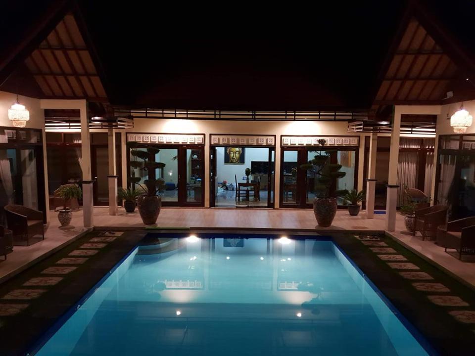 Mias Jungle House Hotel Lovina  Exterior photo