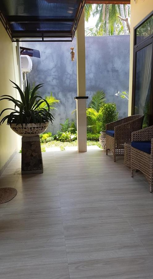 Mias Jungle House Hotel Lovina  Exterior photo