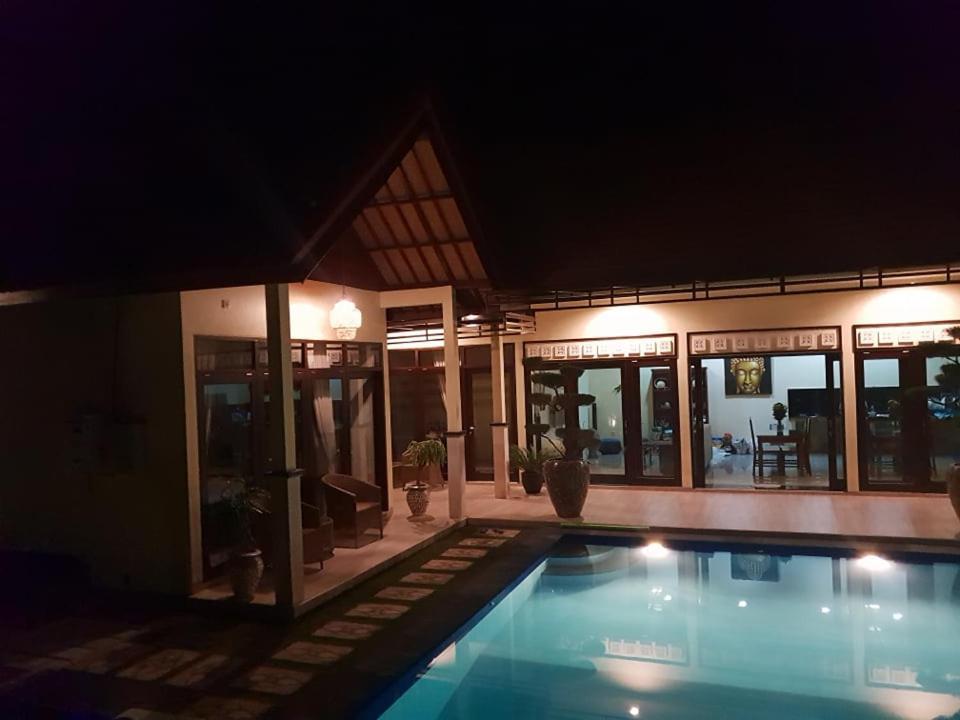 Mias Jungle House Hotel Lovina  Exterior photo