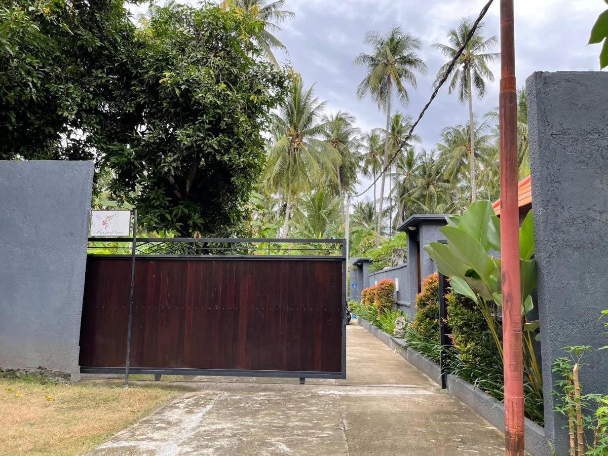 Mias Jungle House Hotel Lovina  Exterior photo