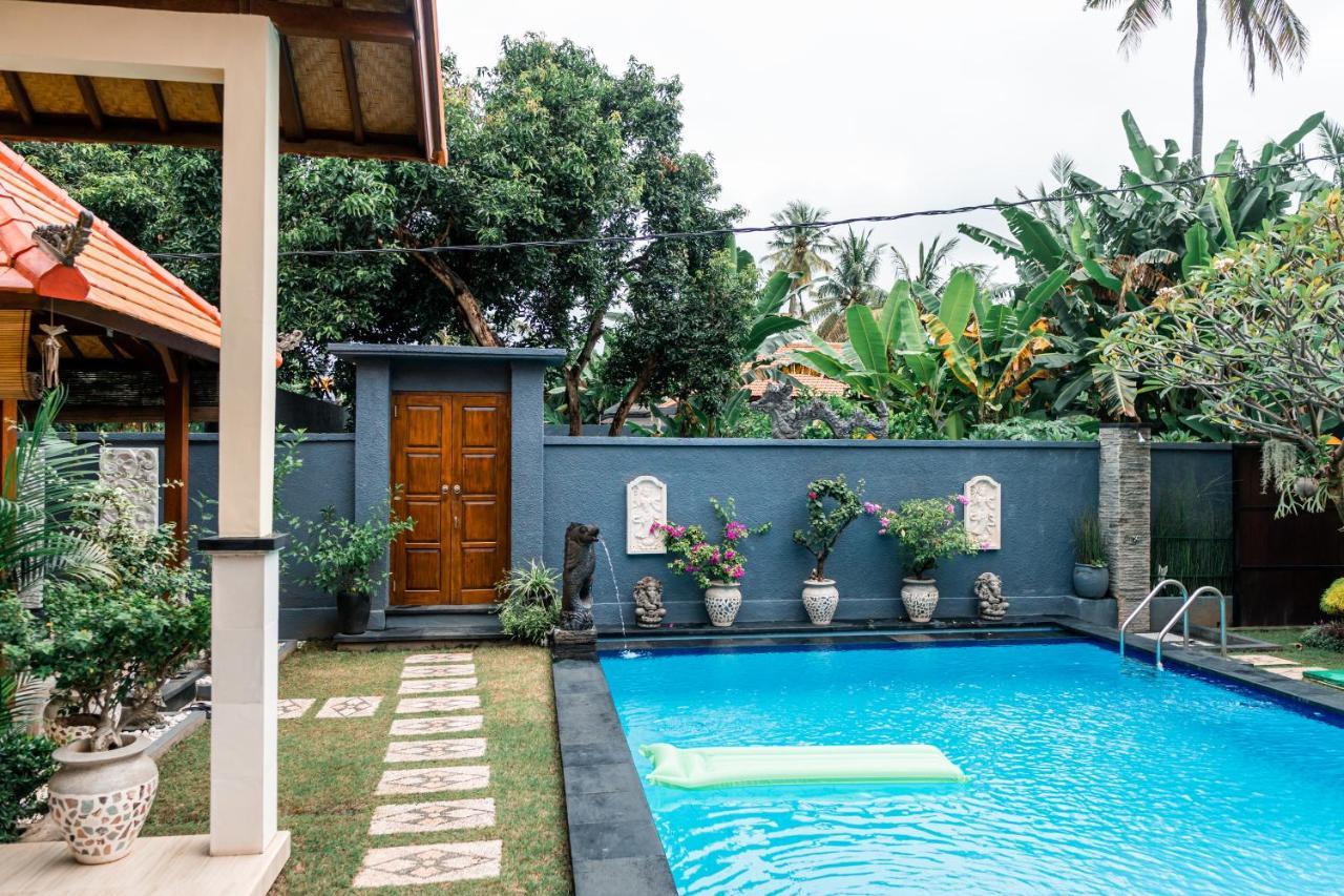 Mias Jungle House Hotel Lovina  Exterior photo